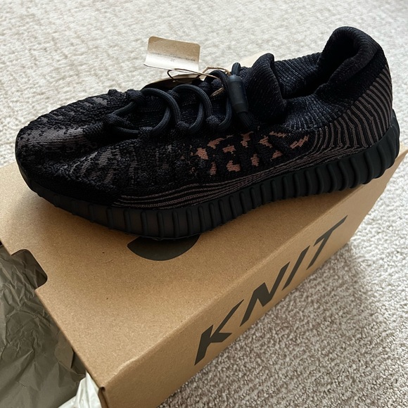 Yeezy 350v2 Knit - Picture 1 of 5